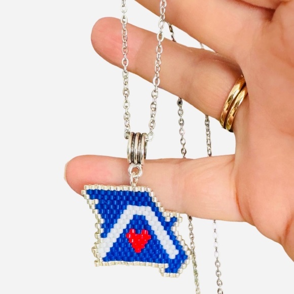 Handcrafted handwoven beaded State of Missouri pendant necklace w/ St Louis Arch - Picture 4 of 6